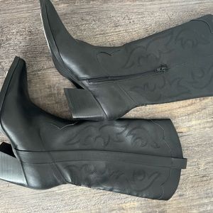 BRAND NEW Black cowboy boots women’s size 7.5